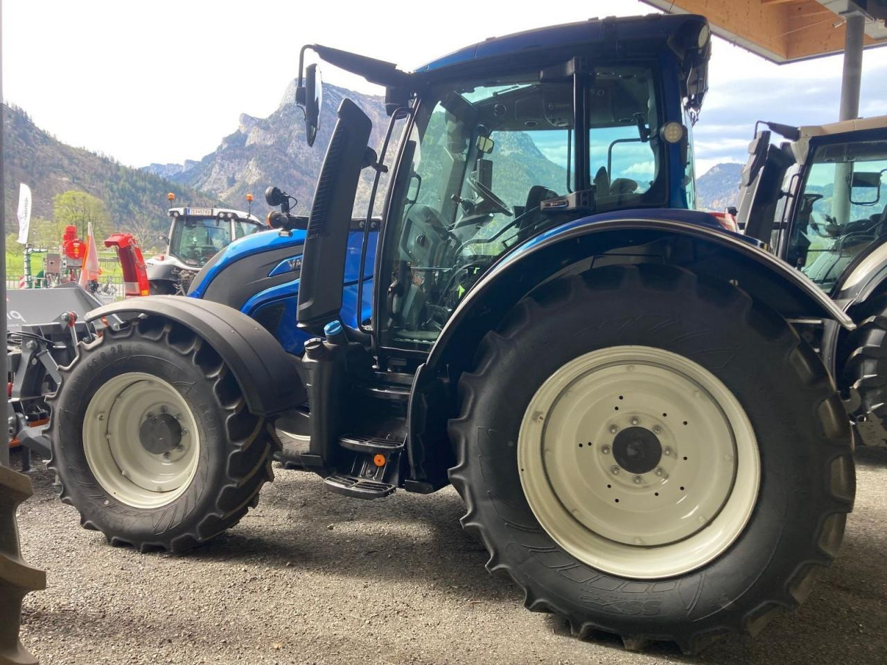Valtra n175 versu Versu - Farm tractor: picture 5 Valtra n175 versu Versu - Farm tractor: picture 5