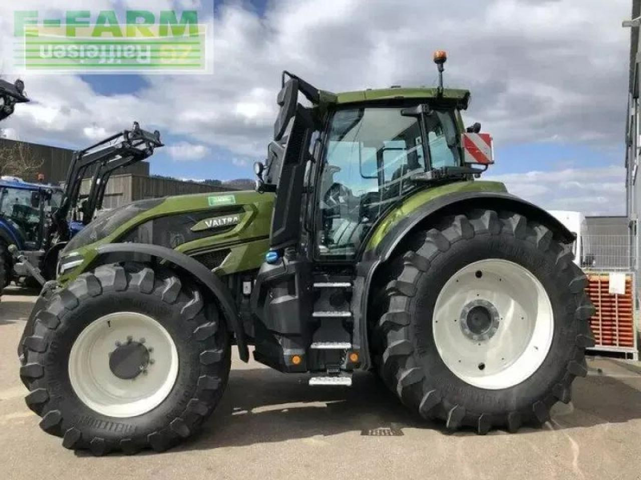 Valtra q 305 - Farm tractor: picture 5 Valtra q 305 - Farm tractor: picture 5