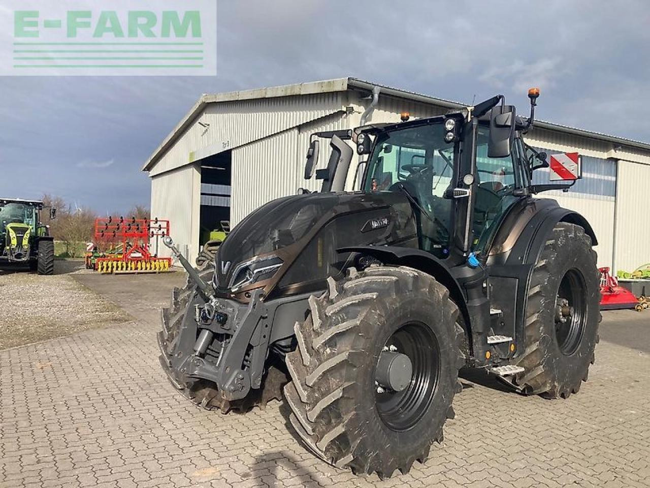 Valtra q245 - Farm tractor: picture 1 Valtra q245 - Farm tractor: picture 1