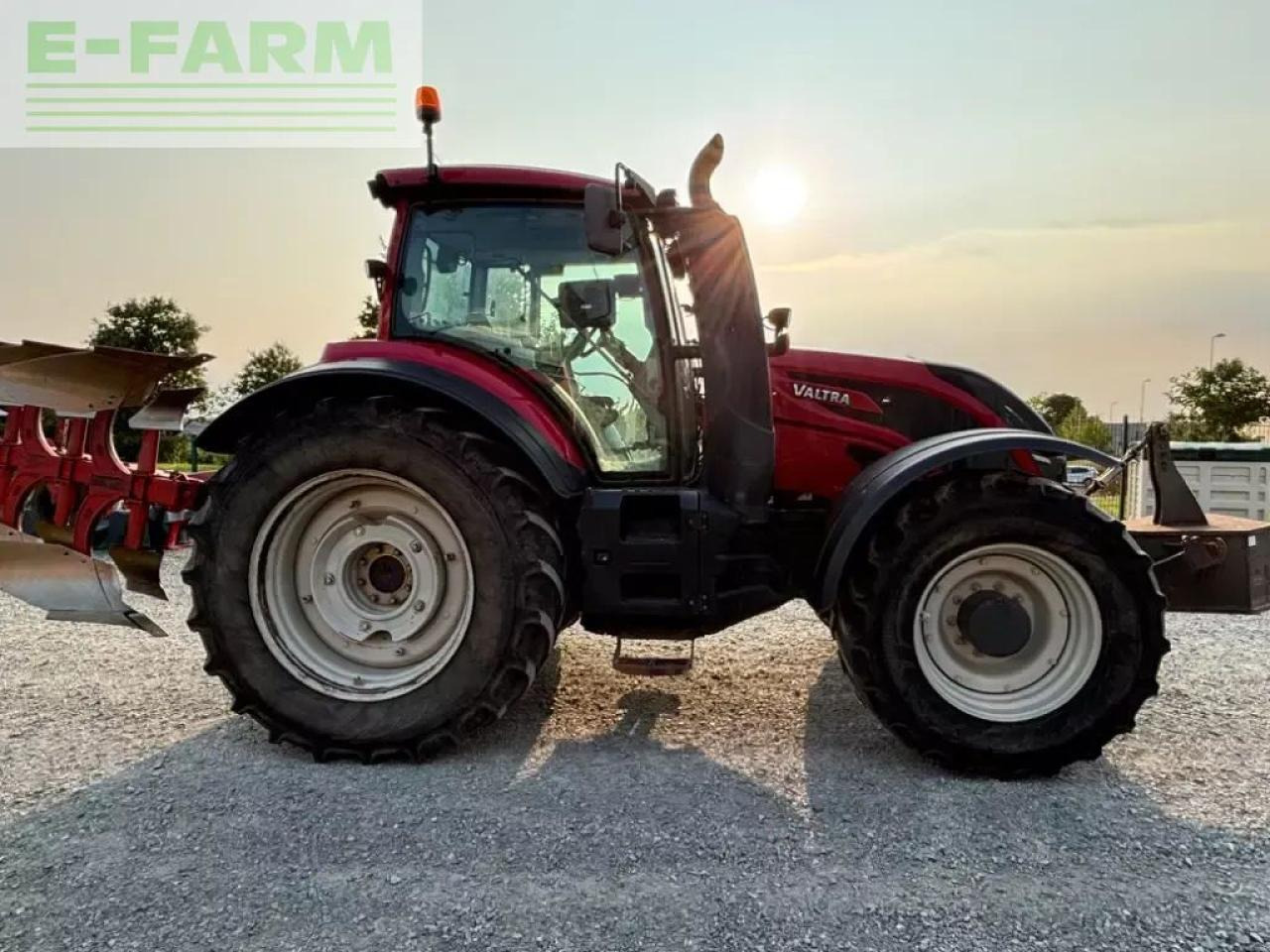 Valtra t214v - Farm tractor: picture 2 Valtra t214v - Farm tractor: picture 2