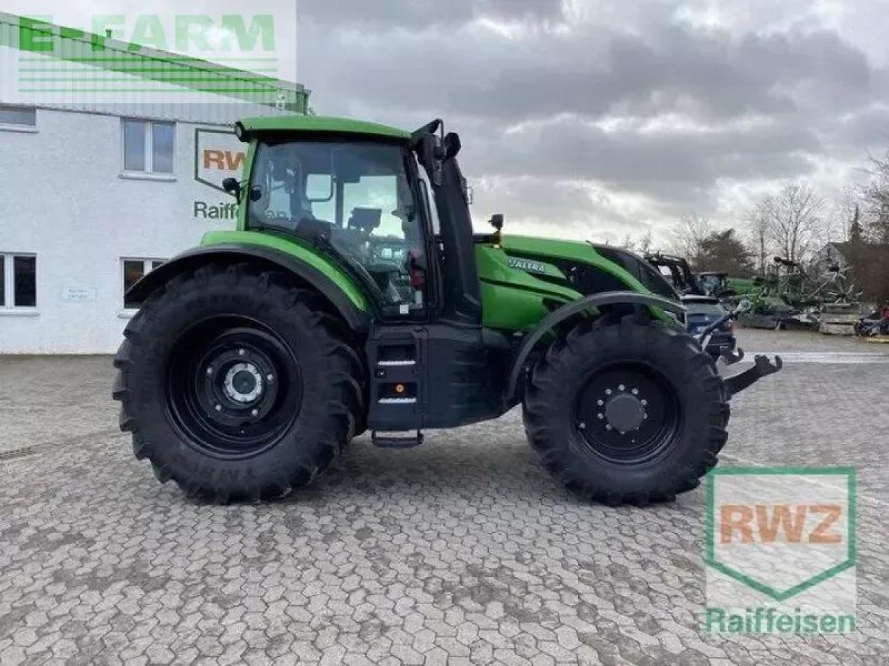 Valtra t235v - Farm tractor: picture 2 Valtra t235v - Farm tractor: picture 2