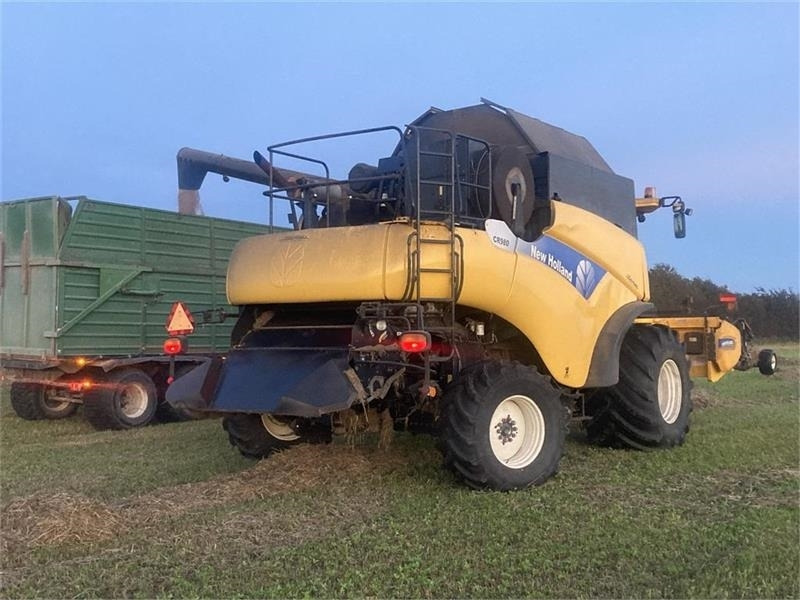 New Holland CR 980 1050er hjul og 30Fod 4 hjulstræk - Combine harvester: picture 5 New Holland CR 980 1050er hjul og 30Fod 4 hjulstræk - Combine harvester: picture 5