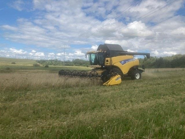 New Holland CR 980 1050er hjul og 30Fod 4 hjulstræk  - Combine harvester: picture 1 New Holland CR 980 1050er hjul og 30Fod 4 hjulstræk  - Combine harvester: picture 1