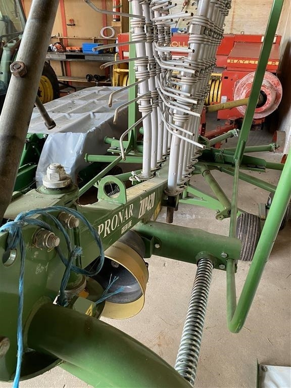 Pronar ZKP420 - Tedder/ Rake: picture 2 Pronar ZKP420 - Tedder/ Rake: picture 2