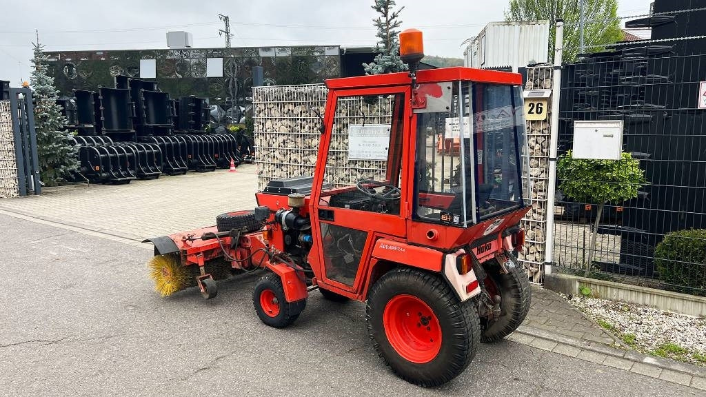 Hako 2300 D Kleintraktor, hyrd. Kehrmaschine, Zapfwelle - Municipal tractor: picture 2 Hako 2300 D Kleintraktor, hyrd. Kehrmaschine, Zapfwelle - Municipal tractor: picture 2