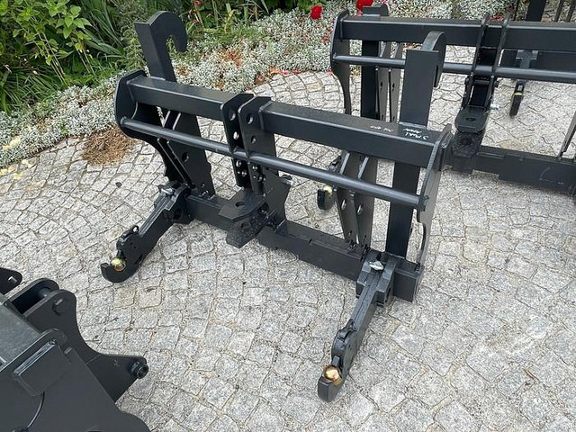 Big Adapter JCB Q fit auf 3 Punkt Aufnahme - Attachment: picture 1 Big Adapter JCB Q fit auf 3 Punkt Aufnahme - Attachment: picture 1