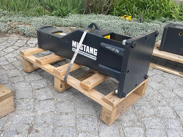 Mustang HM100 Hydraulikhammer - Hydraulic hammer: picture 1 Mustang HM100 Hydraulikhammer - Hydraulic hammer: picture 1