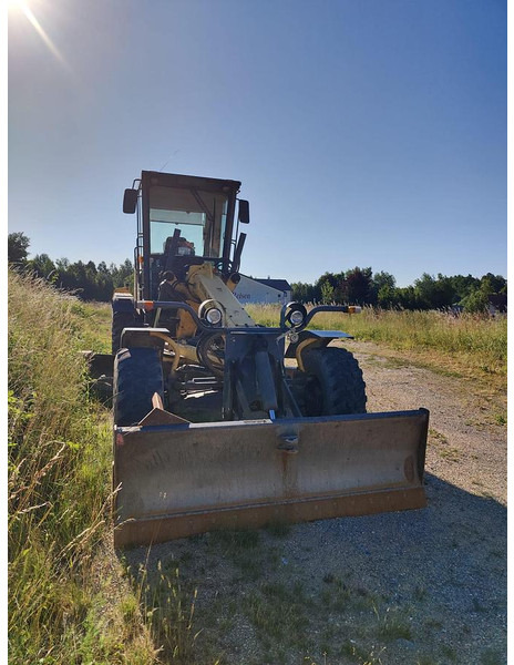 New Holland F106.6A Motorgrader - Grader: picture 2 New Holland F106.6A Motorgrader - Grader: picture 2