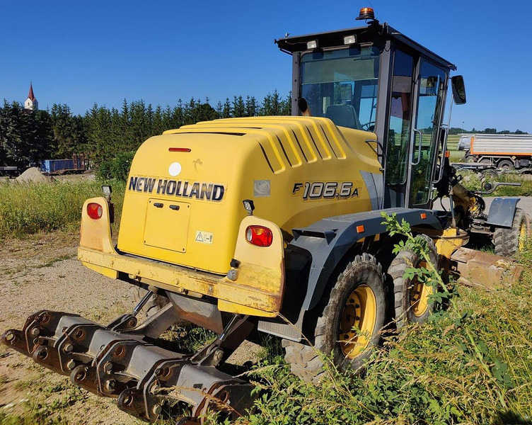 New Holland F106.6A Motorgrader - Grader: picture 4 New Holland F106.6A Motorgrader - Grader: picture 4