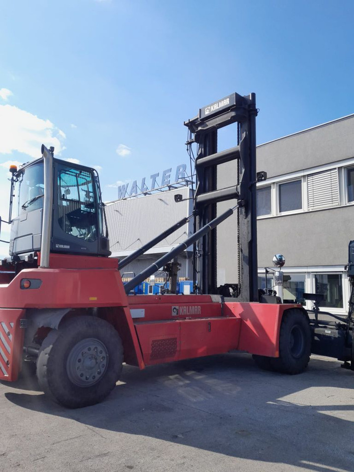 Kalmar DCG100-45ED4 - Reach stacker: picture 1 Kalmar DCG100-45ED4 - Reach stacker: picture 1