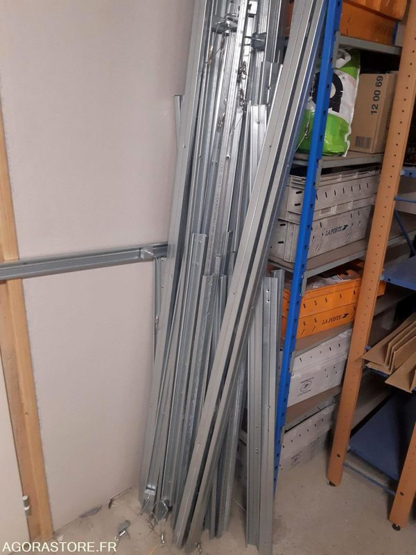 1 LOT DE 40 A 50 RAILS ALU AVEC MOUSQUETONS ETAT NEUF - Tool/ Equipment: picture 1 1 LOT DE 40 A 50 RAILS ALU AVEC MOUSQUETONS ETAT NEUF - Tool/ Equipment: picture 1