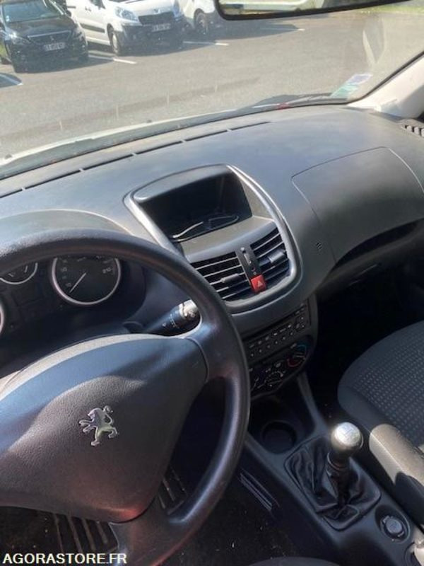 206+ AFFAIRE PACK CD CLIM 1.4 HDI BLUE LION 70 CV - 2010 / 185 000 KM - Car: picture 5 206+ AFFAIRE PACK CD CLIM 1.4 HDI BLUE LION 70 CV - 2010 / 185 000 KM - Car: picture 5