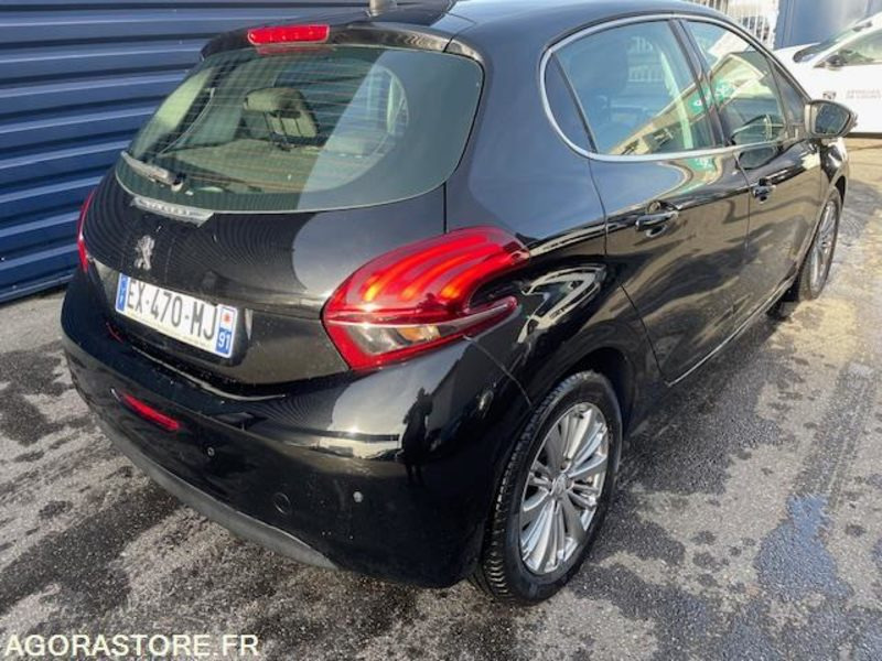 208 ALLURE PT 110cv-05/2016- 87950 KM - Car: picture 3 208 ALLURE PT 110cv-05/2016- 87950 KM - Car: picture 3