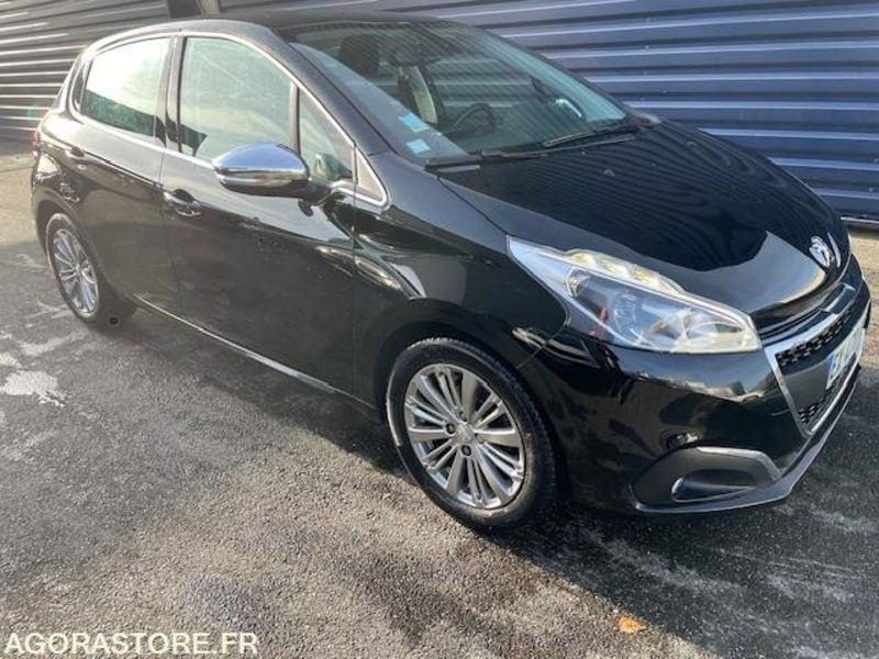 208 ALLURE PT 110cv-05/2016- 87950 KM - Car: picture 4 208 ALLURE PT 110cv-05/2016- 87950 KM - Car: picture 4
