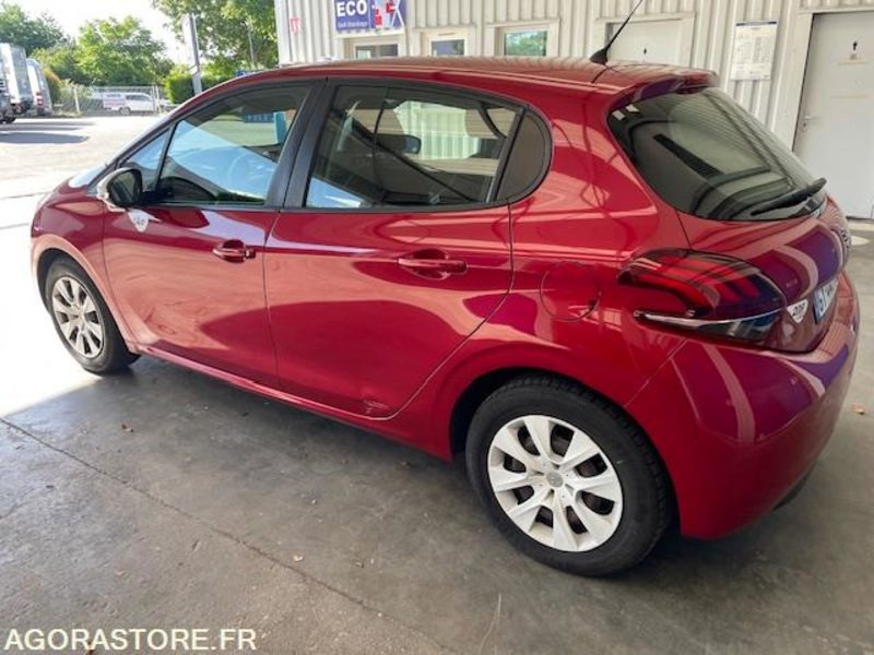 208 LIKE PT 68cv. 11/2016 . 98350 KM - Car: picture 2 208 LIKE PT 68cv. 11/2016 . 98350 KM - Car: picture 2