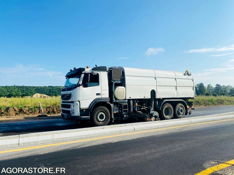 3 BALAYEUSES 6 ROUES - VOLVO - FMFH - 2011 A 2013 - Road sweeper: picture 2 3 BALAYEUSES 6 ROUES - VOLVO - FMFH - 2011 A 2013 - Road sweeper: picture 2