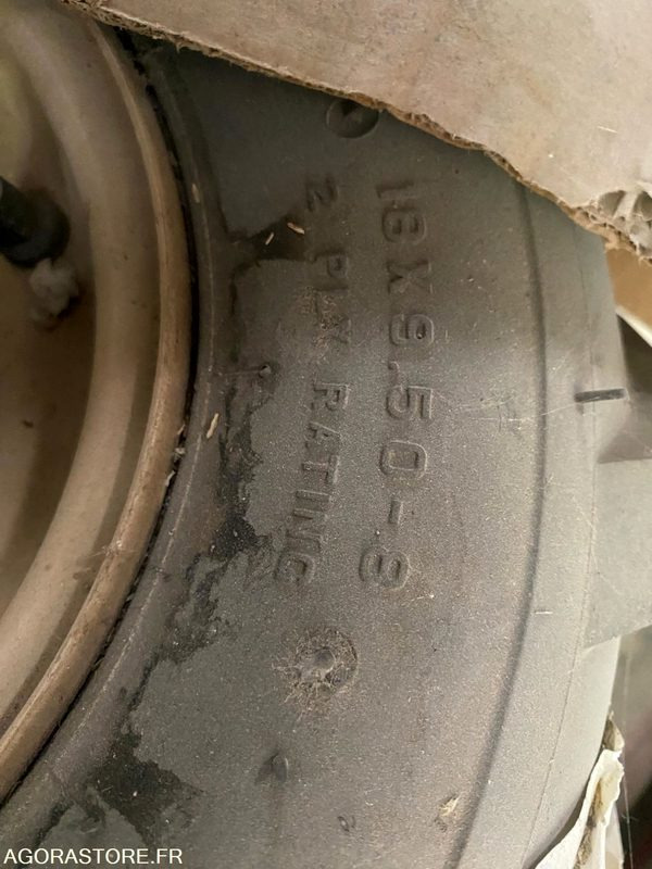 4 Roues completes CARLISLE 18 X 9.50-8 pour DITCH WITCH R300 - Construction equipment: picture 5 4 Roues completes CARLISLE 18 X 9.50-8 pour DITCH WITCH R300 - Construction equipment: picture 5