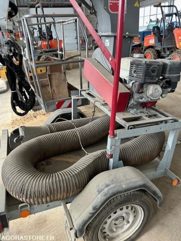 ASPIRATEUR A FEUILLES MORGNIEUX SUR REMORQUE ECIM - Industrial vacuum cleaner: picture 2 ASPIRATEUR A FEUILLES MORGNIEUX SUR REMORQUE ECIM - Industrial vacuum cleaner: picture 2
