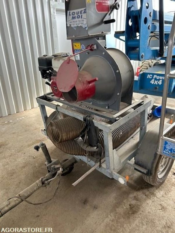 ASPIRATEUR A FEUILLES MORGNIEUX SUR REMORQUE ECIM - Industrial vacuum cleaner: picture 1 ASPIRATEUR A FEUILLES MORGNIEUX SUR REMORQUE ECIM - Industrial vacuum cleaner: picture 1