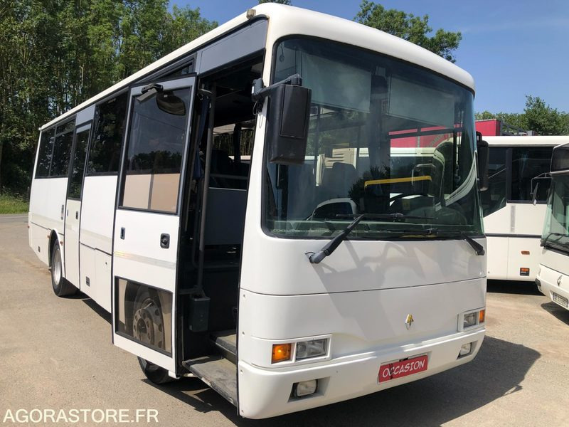 AUTOCAR RENAULT MEDIUM 36 PL - School bus: picture 2 AUTOCAR RENAULT MEDIUM 36 PL - School bus: picture 2