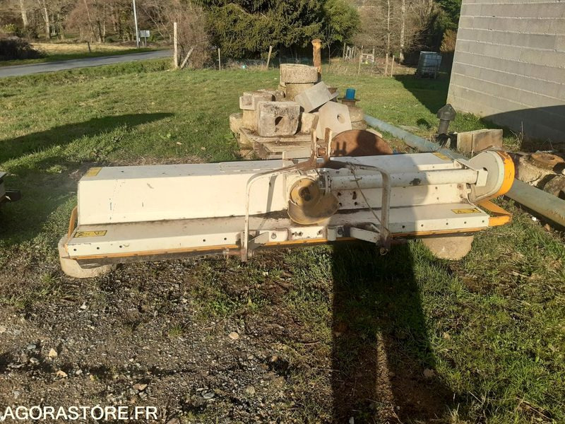 BROYEUR CARROY-GIRAUDON TPLD 2070 - Année 2006 - Agricultural machinery: picture 2 BROYEUR CARROY-GIRAUDON TPLD 2070 - Année 2006 - Agricultural machinery: picture 2