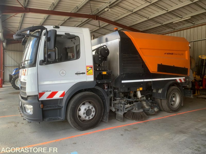 BALAYEUSE COMPOSÉE D'UN PORTEUR MERCEDES ET D'UN SYSTÈME DE BALAYAGE SCHMIDT - Road sweeper: picture 1 BALAYEUSE COMPOSÉE D'UN PORTEUR MERCEDES ET D'UN SYSTÈME DE BALAYAGE SCHMIDT - Road sweeper: picture 1