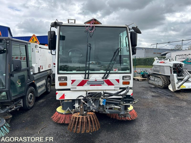 BALAYEUSE DE VOIRIE - BUCHER CITYCAT 5000 - 2007 - Road sweeper: picture 2 BALAYEUSE DE VOIRIE - BUCHER CITYCAT 5000 - 2007 - Road sweeper: picture 2