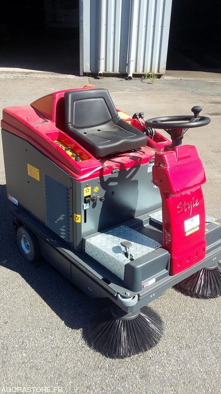BALAYEUSE ELECTRIQUE A BATTERIES STYLE E70 - 2023 - Road sweeper: picture 3 BALAYEUSE ELECTRIQUE A BATTERIES STYLE E70 - 2023 - Road sweeper: picture 3