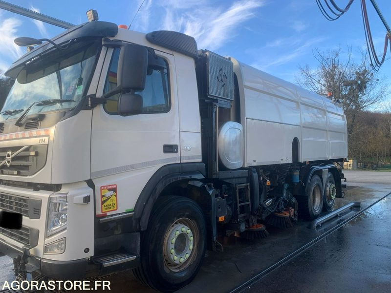 BALAYEUSE VOLVO BLANC 6 ROUES - ANNEE 2013 - 245000KMS - Road sweeper: picture 3 BALAYEUSE VOLVO BLANC 6 ROUES - ANNEE 2013 - 245000KMS - Road sweeper: picture 3