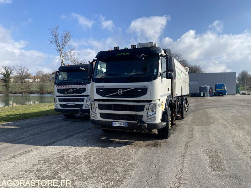 BALAYEUSE VOLVO BLANC 6 ROUES - ANNEE 2013 - 245000KMS - Road sweeper: picture 2 BALAYEUSE VOLVO BLANC 6 ROUES - ANNEE 2013 - 245000KMS - Road sweeper: picture 2