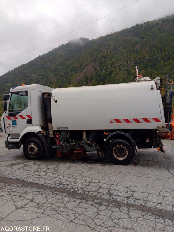 BALAYEUSE de Voiries- RENAULT MIDLUM 220 DXI avec aspiratrice EUROVOIRIE - Road sweeper: picture 5 BALAYEUSE de Voiries- RENAULT MIDLUM 220 DXI avec aspiratrice EUROVOIRIE - Road sweeper: picture 5