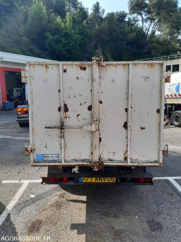 BENNANT TOYOTA 2,5T - GUIMA 6M3 (R31298) 171609 KMS - Electric utility vehicle: picture 4 BENNANT TOYOTA 2,5T - GUIMA 6M3 (R31298) 171609 KMS - Electric utility vehicle: picture 4