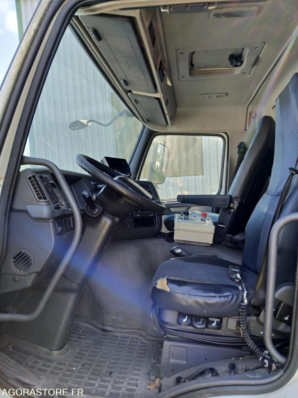 BOM 19 T VOLVO FM 229474 kms 2007 - Garbage truck: picture 5 BOM 19 T VOLVO FM 229474 kms 2007 - Garbage truck: picture 5