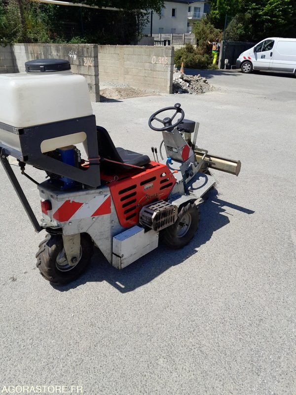Balayeuse désherbeur désherbeuse automotrice pour désherbage trottoirs Cochet - Garden equipment: picture 3 Balayeuse désherbeur désherbeuse automotrice pour désherbage trottoirs Cochet - Garden equipment: picture 3