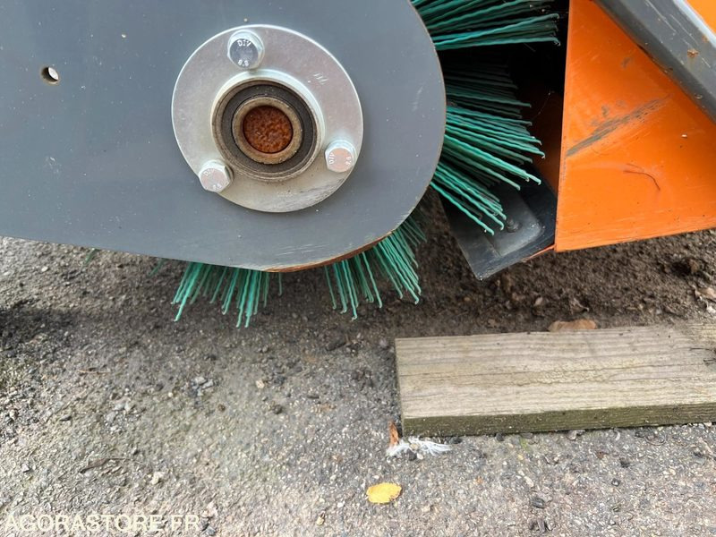 Balayeuse valet de ferme. - Road sweeper: picture 2 Balayeuse valet de ferme. - Road sweeper: picture 2