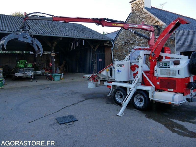 Broyeur Multi végétaux avec grue radiocommandée BUGNOT BVE11 - Garden equipment: picture 1 Broyeur Multi végétaux avec grue radiocommandée BUGNOT BVE11 - Garden equipment: picture 1
