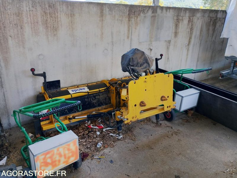 CAMION GRUE 250 RENAULT - Snow removal vehicle: picture 5 CAMION GRUE 250 RENAULT - Snow removal vehicle: picture 5