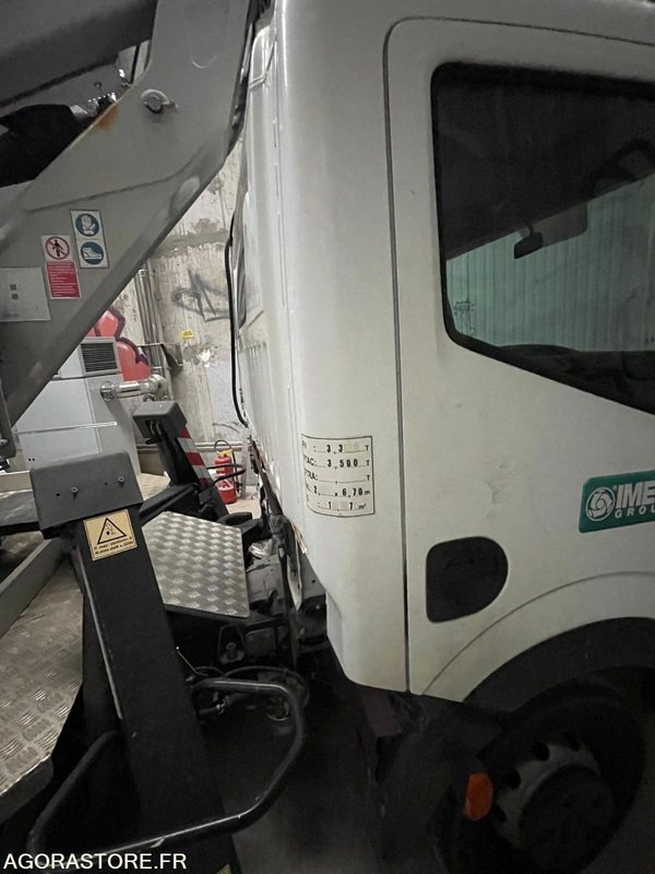 CAMION NACELLE NISSAN IMER P18T12 28740 KM 2015 - Truck mounted aerial platform: picture 4 CAMION NACELLE NISSAN IMER P18T12 28740 KM 2015 - Truck mounted aerial platform: picture 4