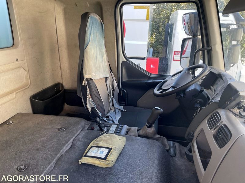 CAMION RENAULT19 HYDROCURER HUWER - 2018 / 341 258 KM - Vacuum truck: picture 5 CAMION RENAULT19 HYDROCURER HUWER - 2018 / 341 258 KM - Vacuum truck: picture 5
