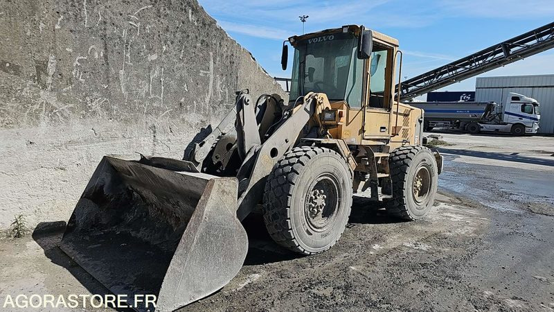 CHARGEUR SUR PNEUS VOLVO L50E - L50EV71644 - 2006 / 4658 HEURES - Loader: picture 1 CHARGEUR SUR PNEUS VOLVO L50E - L50EV71644 - 2006 / 4658 HEURES - Loader: picture 1