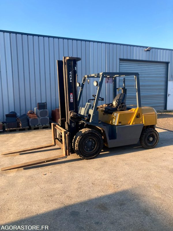 CHARIOT ELEVATEUR TCM DIESEL 4T ANNEE 1998 - Diesel forklift: picture 1 CHARIOT ELEVATEUR TCM DIESEL 4T ANNEE 1998 - Diesel forklift: picture 1