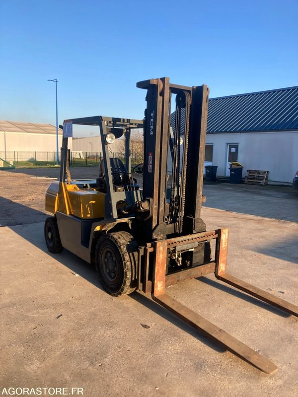 CHARIOT ELEVATEUR TCM DIESEL 4T ANNEE 1998 - Diesel forklift: picture 2 CHARIOT ELEVATEUR TCM DIESEL 4T ANNEE 1998 - Diesel forklift: picture 2