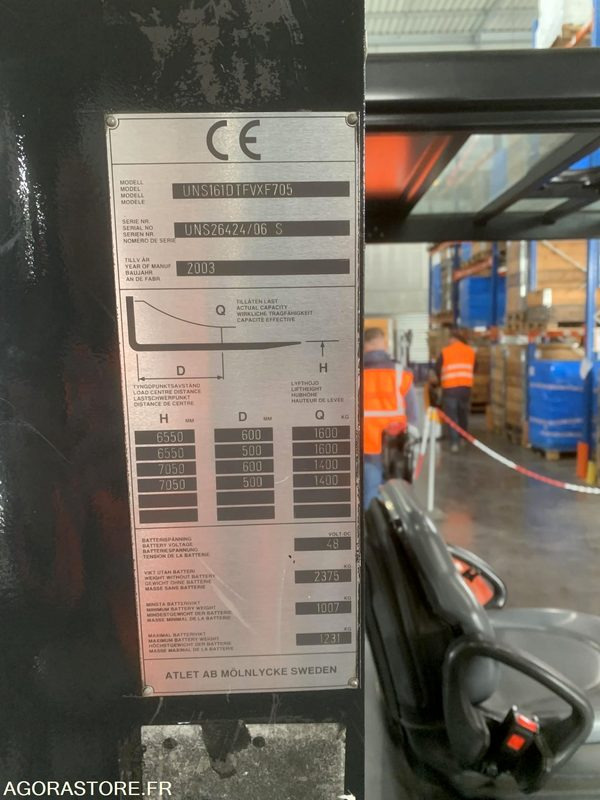 CHARIOT NISSAN CAT5 R489 AVEC CHARGEUR EN L'ETAT - Reach truck: picture 5 CHARIOT NISSAN CAT5 R489 AVEC CHARGEUR EN L'ETAT - Reach truck: picture 5