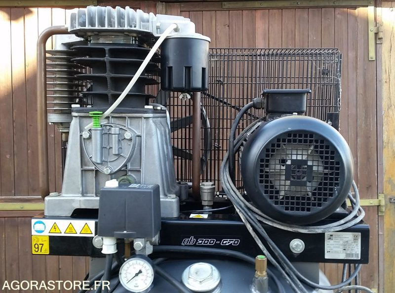 COMPRESSEUR VERTICAL DE MARQUE FIAC TYPE AB-300-670 CUVE 270l TRIPHASE - Air compressor: picture 2 COMPRESSEUR VERTICAL DE MARQUE FIAC TYPE AB-300-670 CUVE 270l TRIPHASE - Air compressor: picture 2