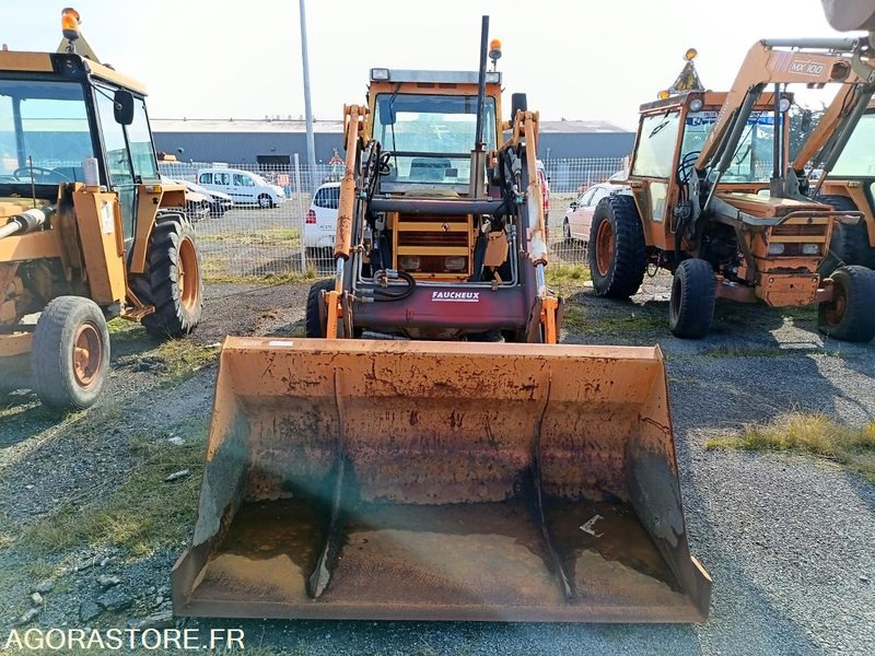 CQ-617-AN Tracteur Renault 800 M + chargeur - Farm tractor: picture 1 CQ-617-AN Tracteur Renault 800 M + chargeur - Farm tractor: picture 1