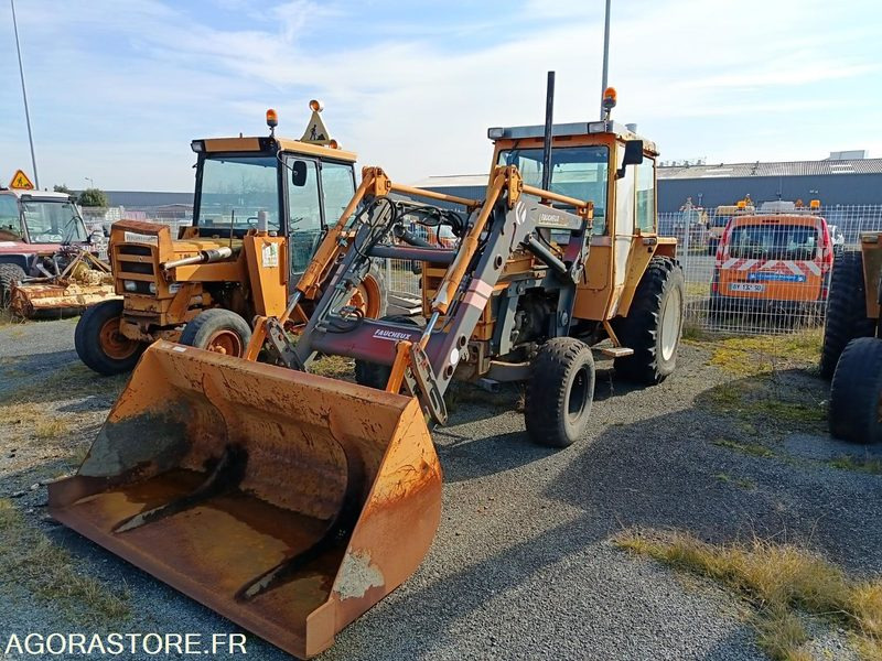 CQ-617-AN Tracteur Renault 800 M + chargeur - Farm tractor: picture 2 CQ-617-AN Tracteur Renault 800 M + chargeur - Farm tractor: picture 2