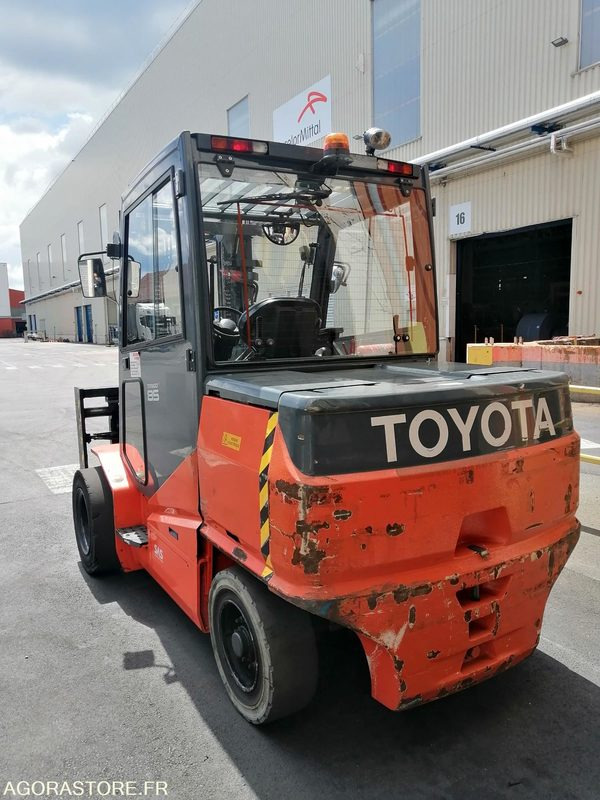 Chariot Toyota 8FBMHT85 - 2015 (5213) - Electric forklift: picture 5 Chariot Toyota 8FBMHT85 - 2015 (5213) - Electric forklift: picture 5