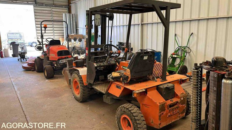 Chariot de levage KUBOTA C11M 1645h - 2014 godet + fourches - Tool/ Equipment: picture 2 Chariot de levage KUBOTA C11M 1645h - 2014 godet + fourches - Tool/ Equipment: picture 2