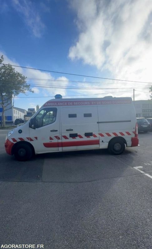 DT-542-NF - Roulant - Renault Master - VASP - 462 946 Kms - Ambulance: picture 2 DT-542-NF - Roulant - Renault Master - VASP - 462 946 Kms - Ambulance: picture 2
