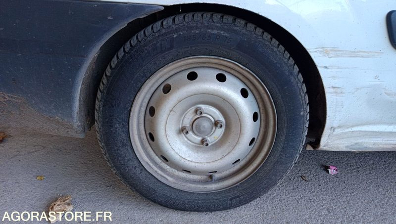 Dacia Logan - 2012 - 111131km - Pickup truck: picture 4 Dacia Logan - 2012 - 111131km - Pickup truck: picture 4